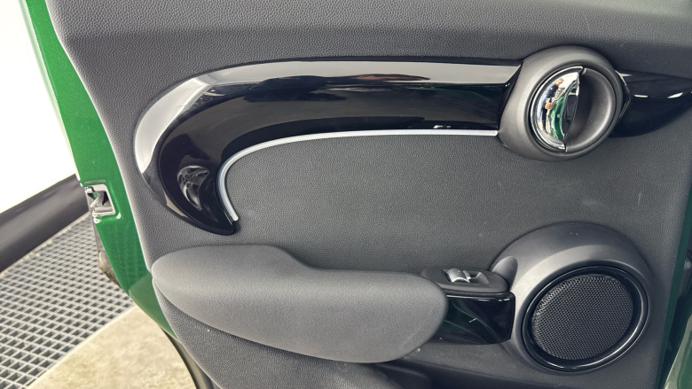 MINI Hatchback 1.5 Cooper Classic 5dr Petrol Hatchback